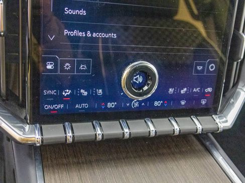 Used 2024 GMC Acadia Denali image 25