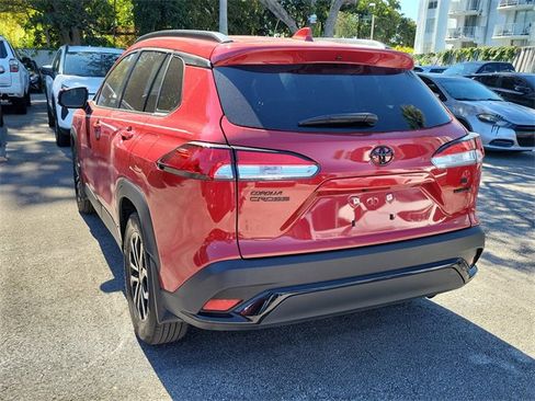 Used 2024 Toyota Corolla Cross SE image 3