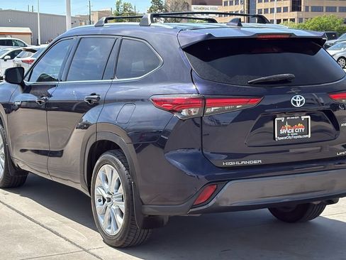 Used 2020 Toyota Highlander Limited image 3