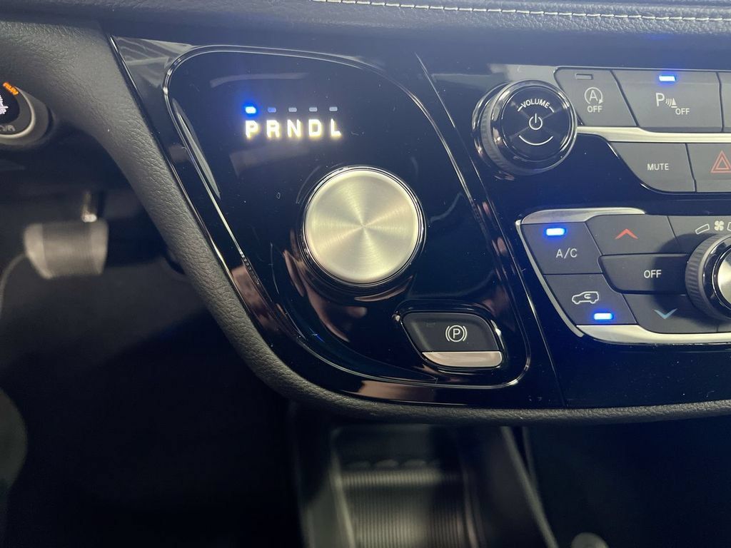 New 2026 Chrysler Pacifica Select FWD image 17