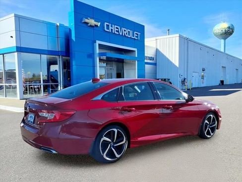 Used 2018 Honda Accord Sport image 3