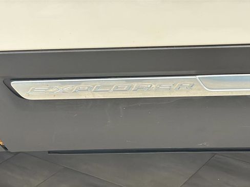 Used 2016 Ford Explorer Platinum AWD/4WD image 42