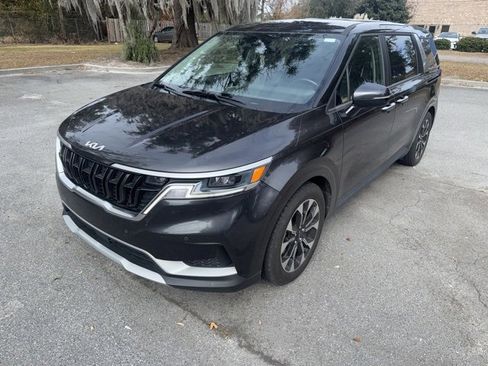 Used 2022 Kia Carnival EX image 1