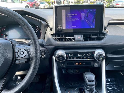 Used 2025 Toyota RAV4 XLE AWD/4WD image 6