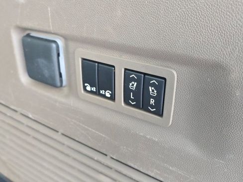 Used 2021 GMC Yukon XL Denali w/ Denali Premium Package image 13