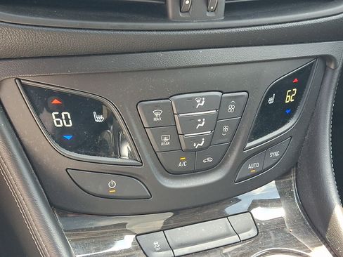 Used 2019 Buick Envision Premium w/ LPO, Active Package AWD/4WD image 17