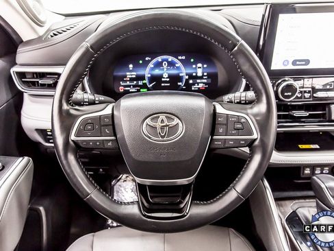 Used 2023 Toyota Highlander Platinum image 20