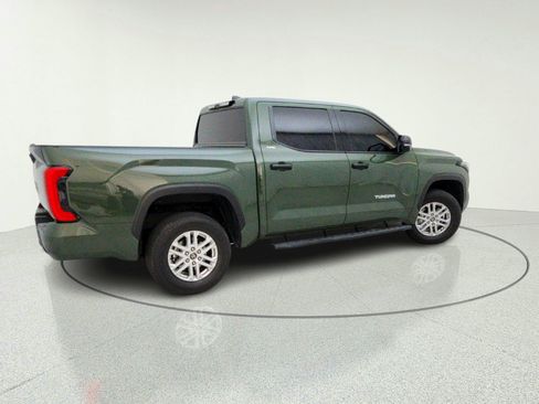 Used 2022 Toyota Tundra SR5 w/ SR5 Convenience Package AWD/4WD image 8
