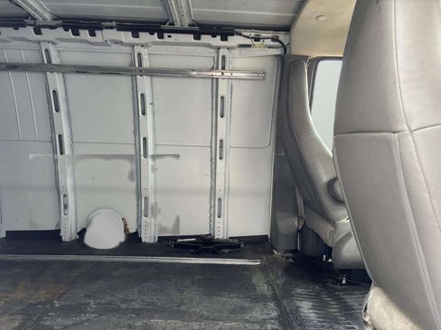 Used 2016 Chevrolet Express 3500 Extended RWD image 15