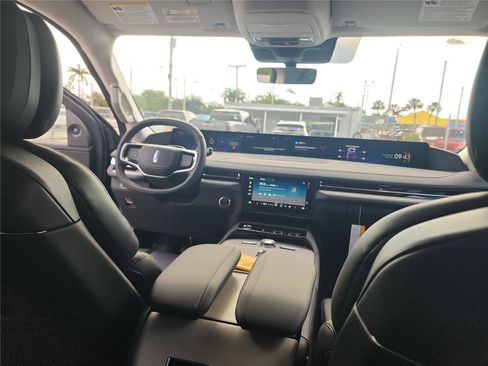 New 2026 Lincoln Navigator Premiere AWD/4WD image 22
