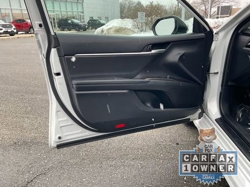 Used 2023 Toyota Camry SE image 9