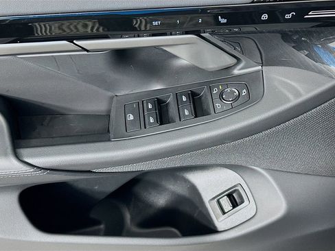 Used 2025 BMW 530i w/ M Sport Package image 18