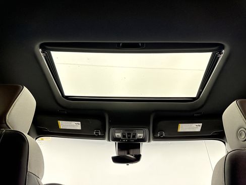 Used 2022 Chevrolet Silverado 1500 ZR2 w/ Technology Package image 20