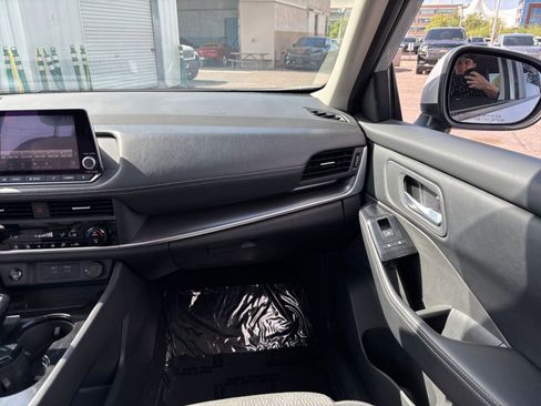 Used 2025 Nissan Rogue SV FWD image 37