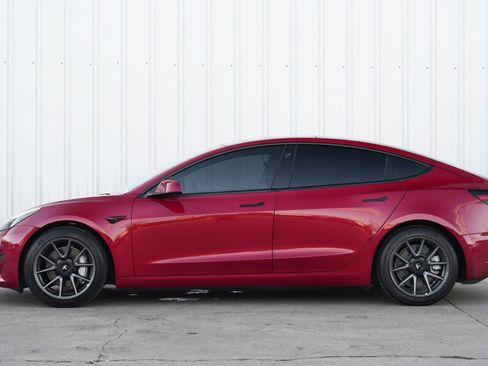 Used 2022 Tesla Model 3 Standard Range image 9