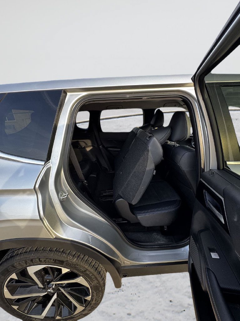 Used 2024 Mitsubishi Outlander SE AWD/4WD image 39