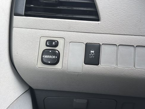 Used 2014 Toyota Sienna L image 52