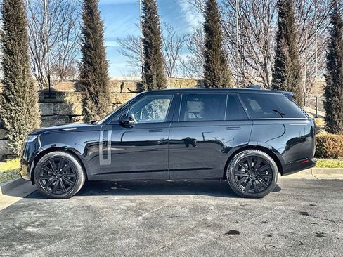 New 2026 Land Rover Range Rover Long Wheelbase SE image 2