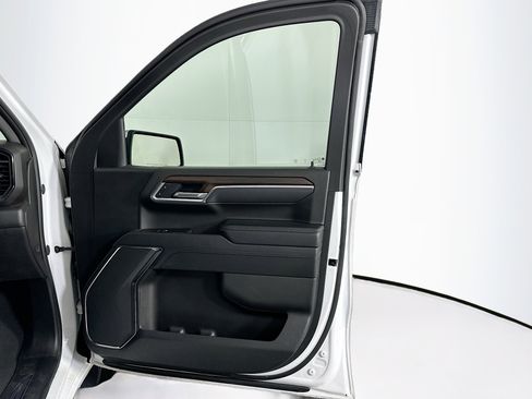 Used 2025 GMC Sierra 1500 SLT image 32