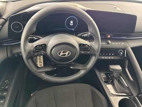 Used 2025 Hyundai Elantra SEL FWD image 29