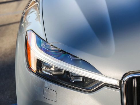 Used 2023 Volvo XC60 B5 Core w/ Climate Package image 12