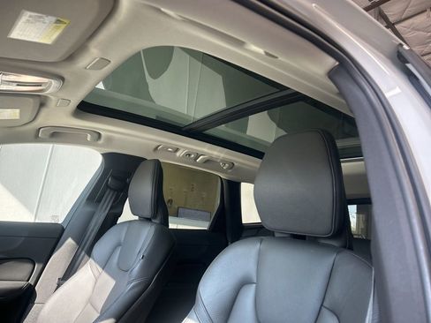 Used 2023 Volvo XC60 B5 Plus AWD/4WD image 4