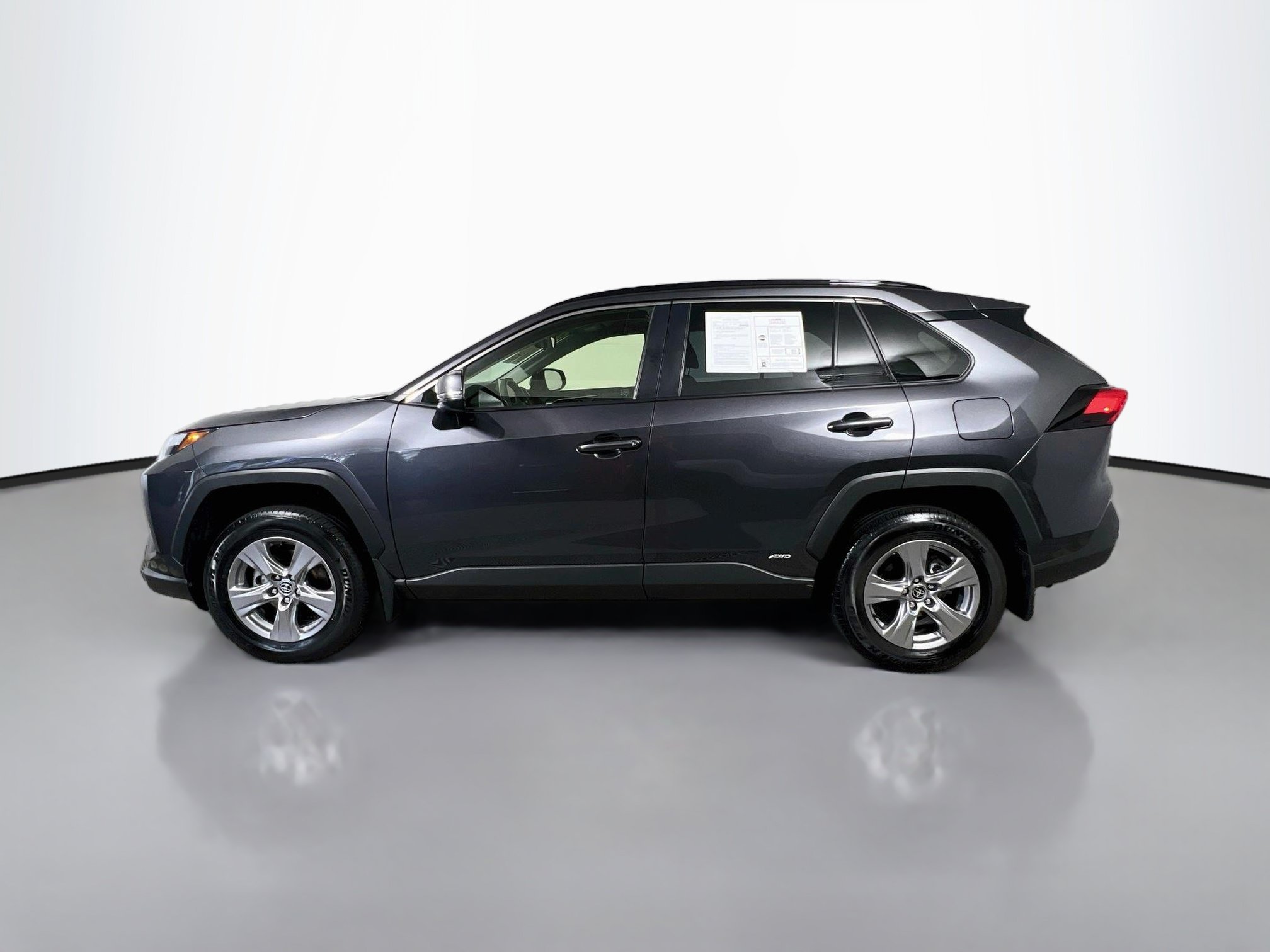 Used 2025 Toyota RAV4 XLE AWD/4WD image 9