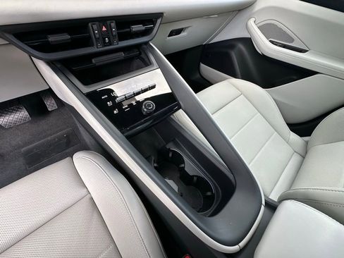 Used 2025 Porsche Macan 4 Electric image 27