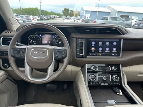 Used 2021 GMC Yukon Denali w/ Denali Premium Package AWD/4WD image 13