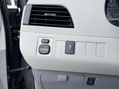 Used 2013 Toyota Sienna LE w/ Towing Pkg FWD image 23