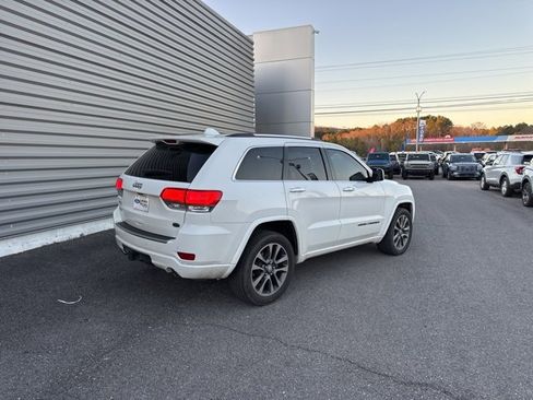 Used 2017 Jeep Grand Cherokee Overland image 3