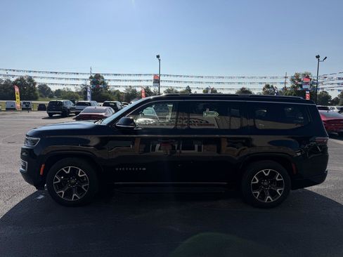 Used 2024 Jeep Wagoneer Series III AWD/4WD image 9
