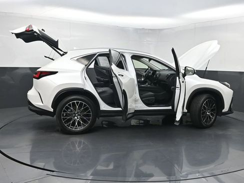 Used 2025 Lexus NX 250 FWD w/ Towing Package (2000 Lbs) image 40