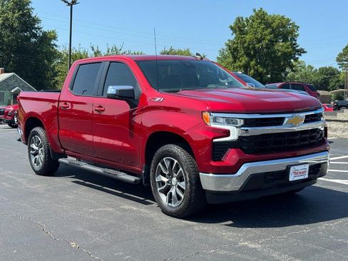 Used 2024 Chevrolet Silverado 1500 LT AWD/4WD image 2