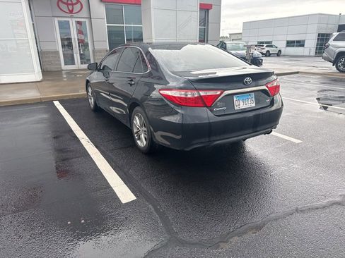 Used 2015 Toyota Camry SE w/ Moonroof Package image 5