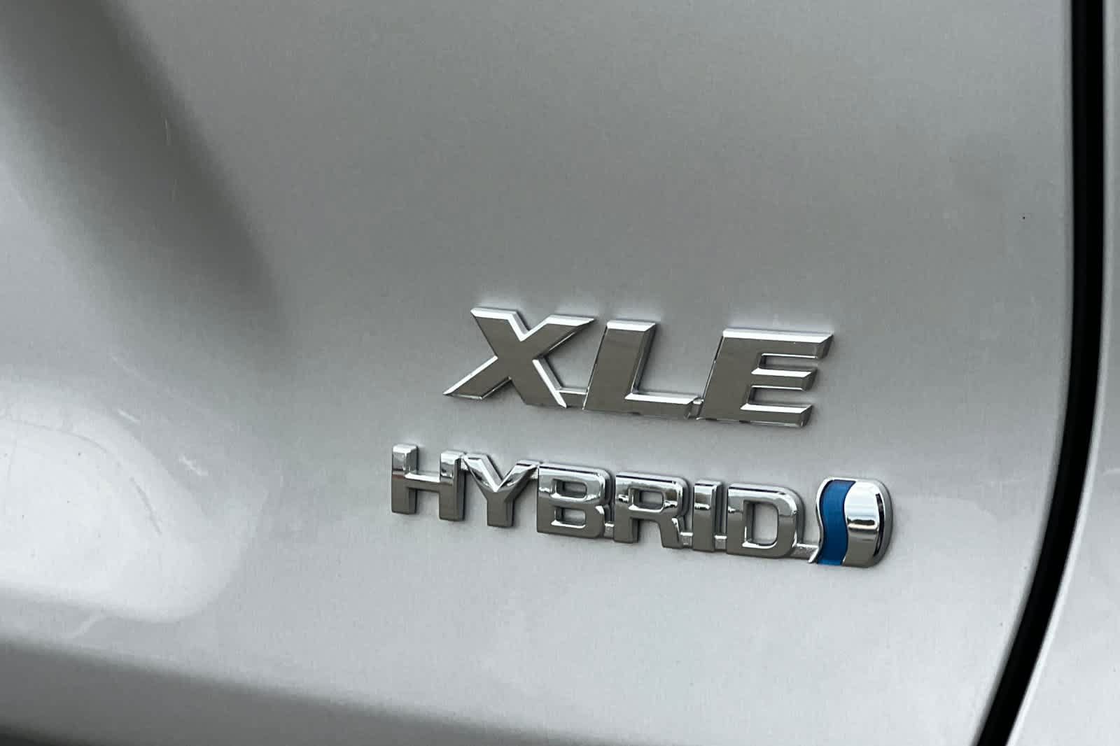 Used 2022 Toyota RAV4 XLE w/ Convenience Package AWD/4WD image 32