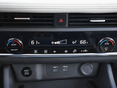 Used 2025 Nissan Rogue SV AWD/4WD image 8
