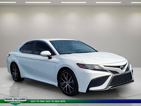 Used 2023 Toyota Camry SE FWD image 1