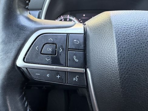 Used 2023 Toyota Highlander XSE FWD image 16
