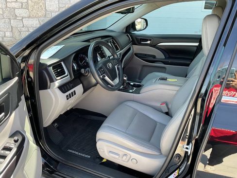 Used 2016 Toyota Highlander XLE image 14