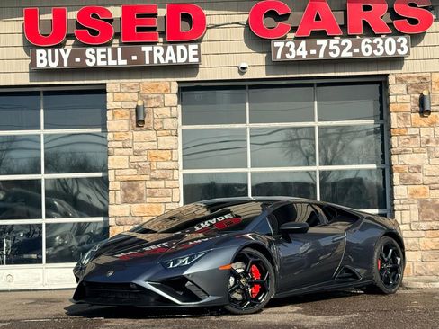 Used 2021 Lamborghini Huracan EVO image 1
