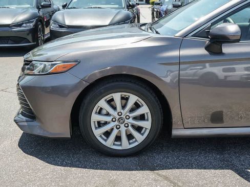 Used 2018 Toyota Camry LE FWD image 9