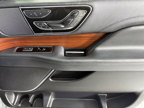 Used 2023 Lincoln Navigator Reserve image 12