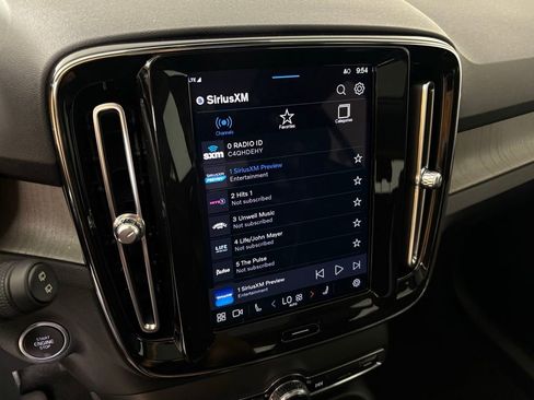 Used 2023 Volvo XC40 B5 Ultimate w/ Protection Package Premier image 26