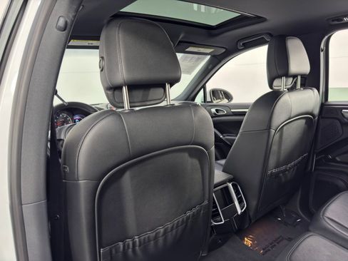 Used 2014 Porsche Cayenne image 32