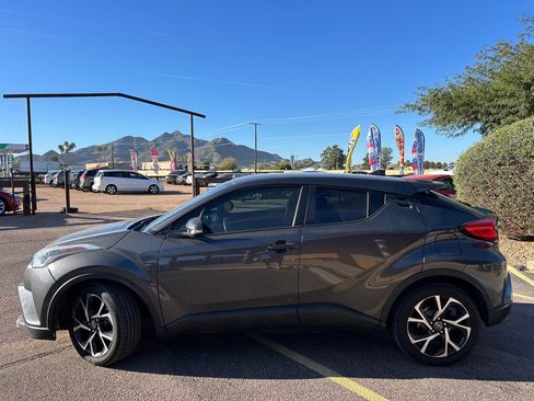Used 2018 Toyota C-HR XLE image 2