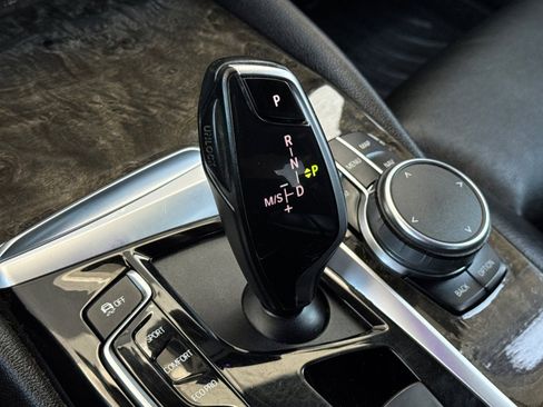 Used 2019 BMW 530i w/ Convenience Package RWD image 21