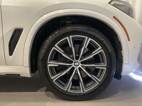 Used 2019 BMW X5 xDrive50i w/ M Sport Package AWD/4WD image 10
