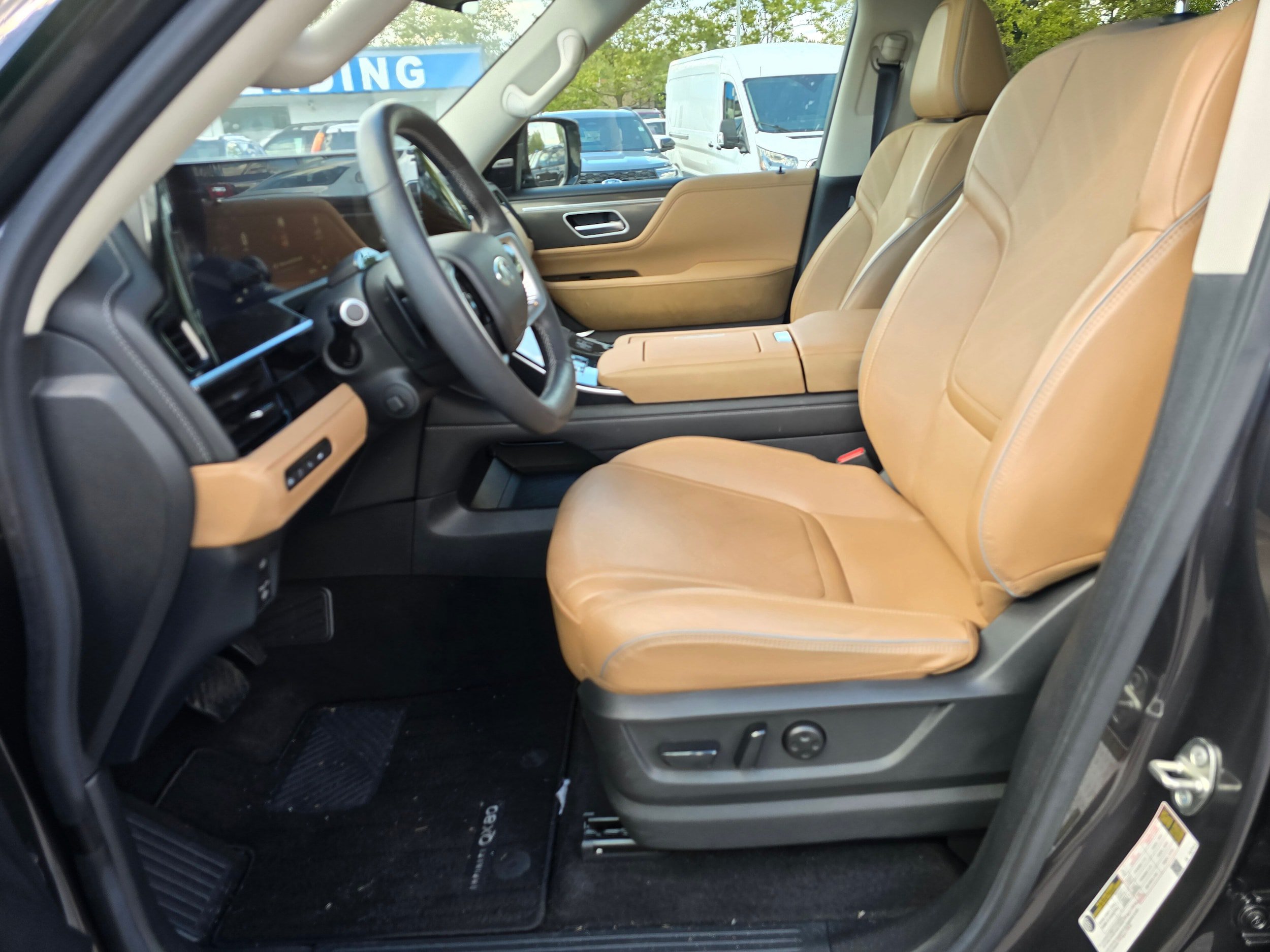 Used 2025 INFINITI QX80 Luxe AWD/4WD image 15