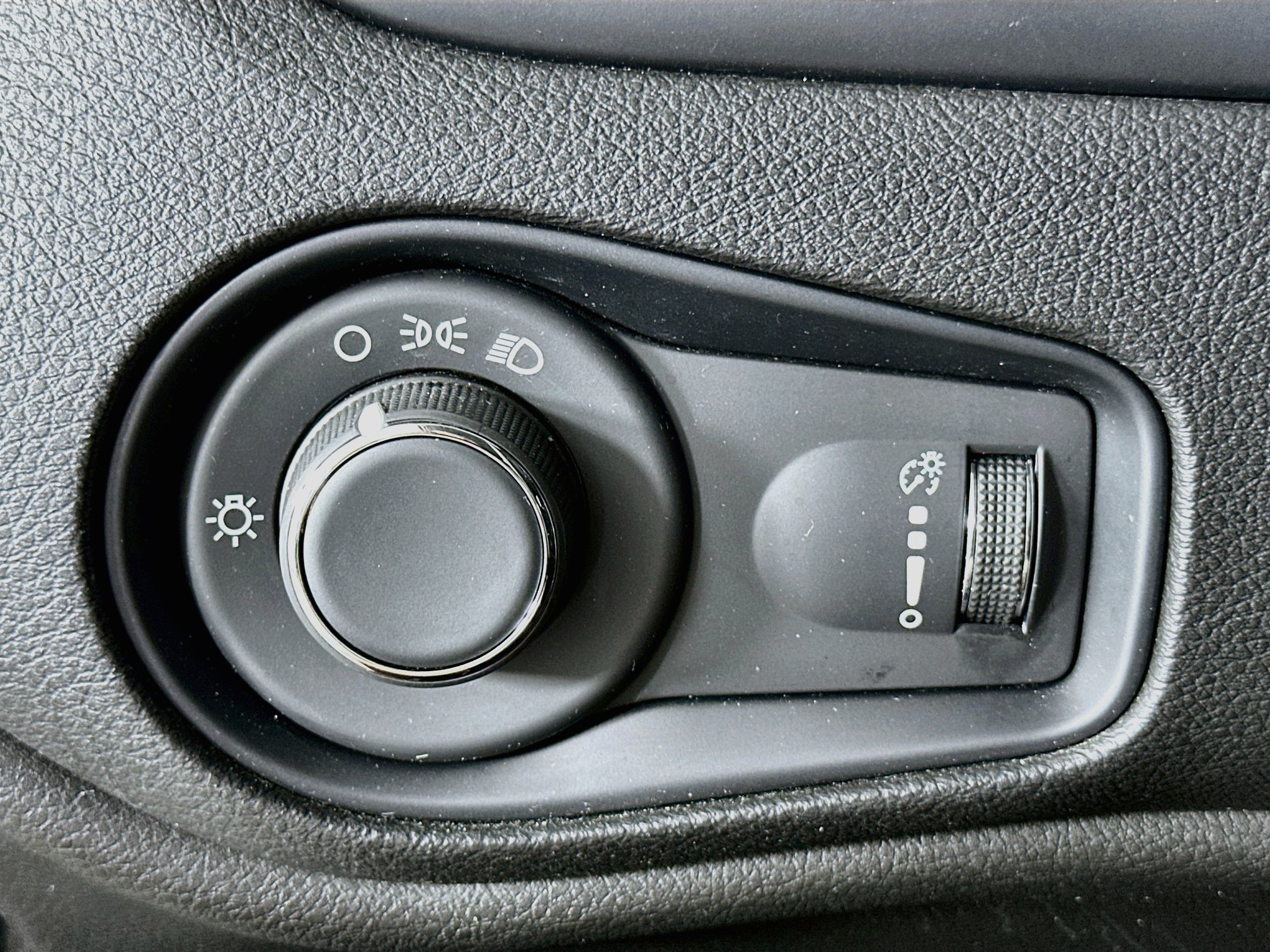 Used 2023 Jeep Renegade Latitude AWD/4WD image 17